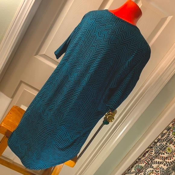 LULAROE Irma Turquoise Wicked Design Top NWT - Picture 6 of 11